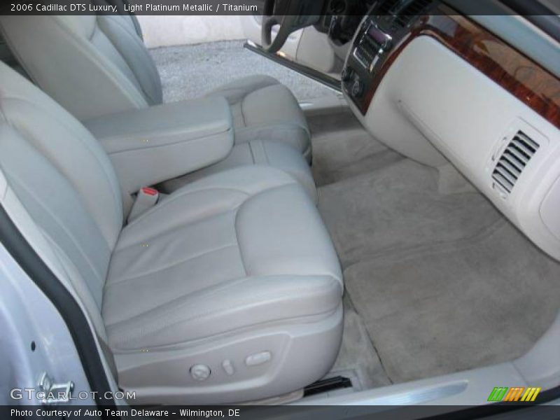 Light Platinum Metallic / Titanium 2006 Cadillac DTS Luxury