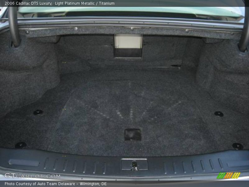 Light Platinum Metallic / Titanium 2006 Cadillac DTS Luxury