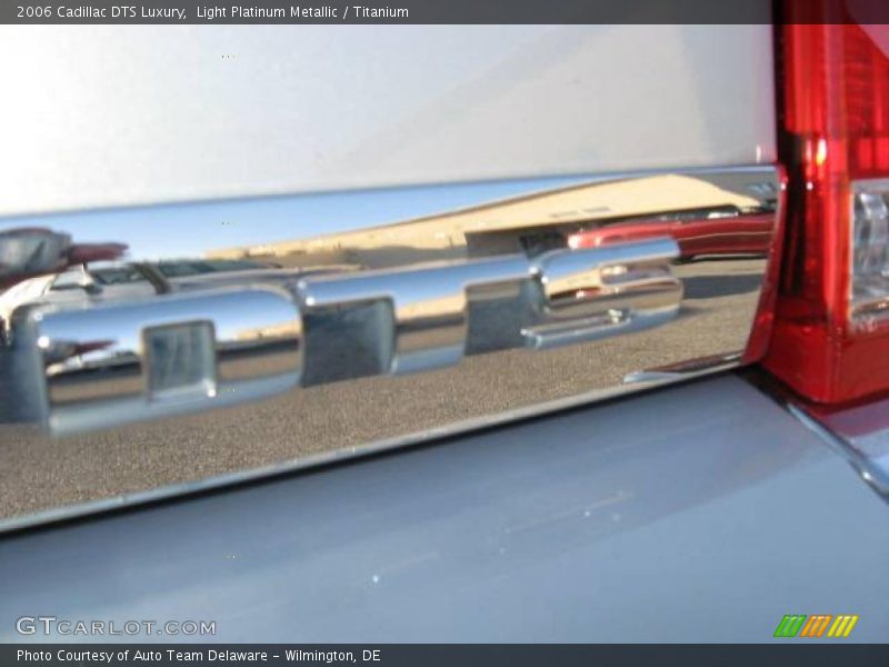 Light Platinum Metallic / Titanium 2006 Cadillac DTS Luxury