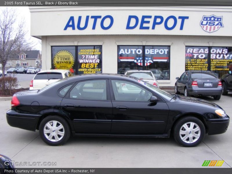 Black / Ebony Black 2005 Ford Taurus SEL