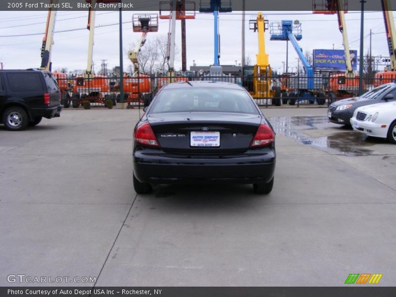 Black / Ebony Black 2005 Ford Taurus SEL