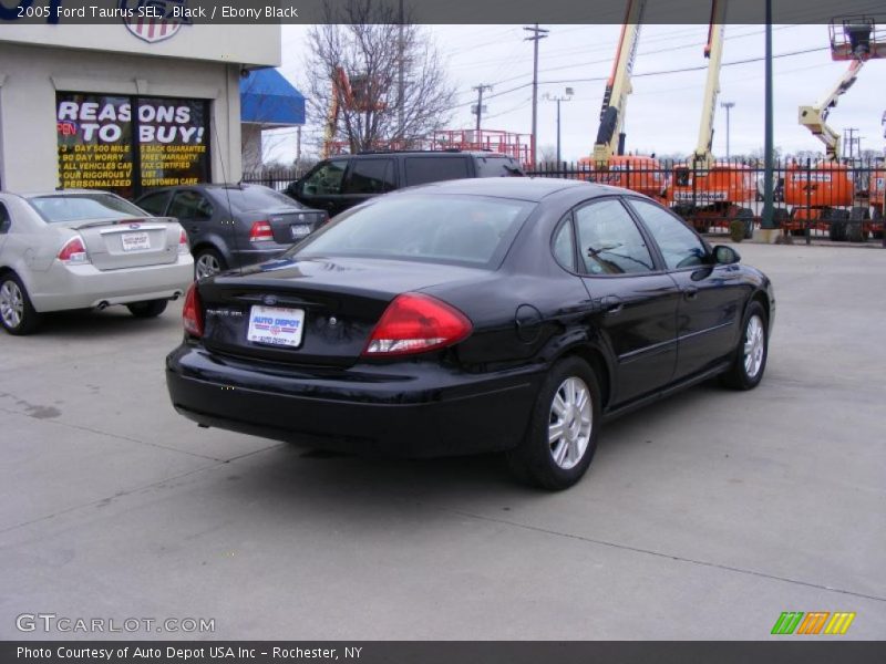 Black / Ebony Black 2005 Ford Taurus SEL