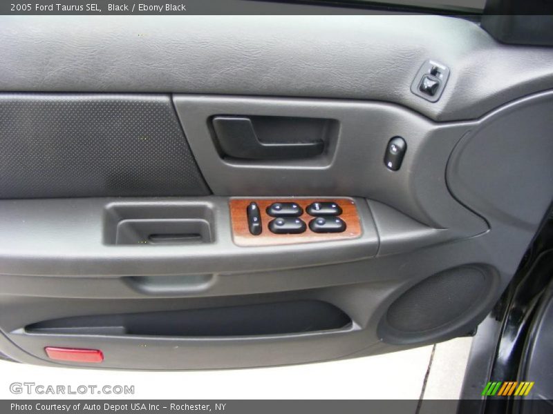 Black / Ebony Black 2005 Ford Taurus SEL