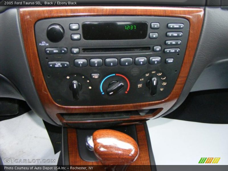 Black / Ebony Black 2005 Ford Taurus SEL