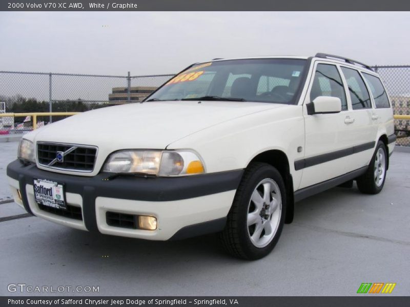 White / Graphite 2000 Volvo V70 XC AWD
