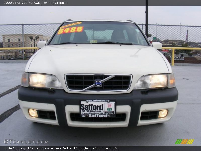 White / Graphite 2000 Volvo V70 XC AWD