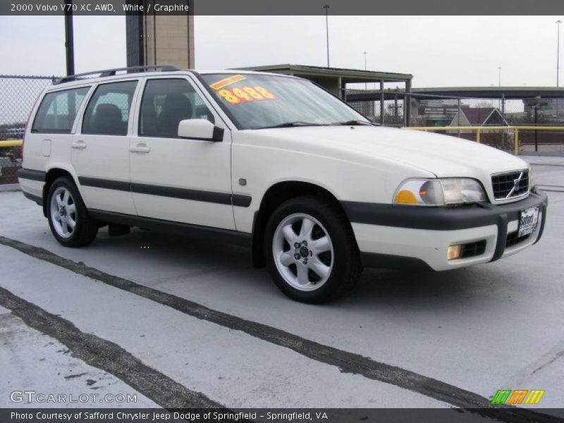 White / Graphite 2000 Volvo V70 XC AWD