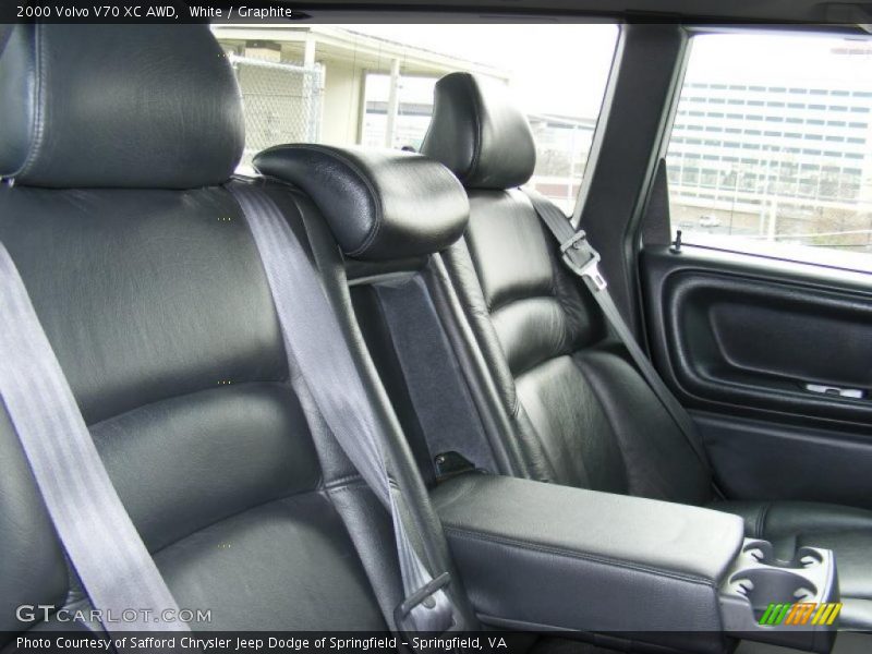 White / Graphite 2000 Volvo V70 XC AWD