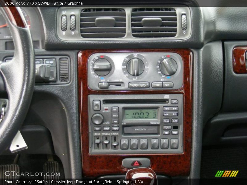 White / Graphite 2000 Volvo V70 XC AWD