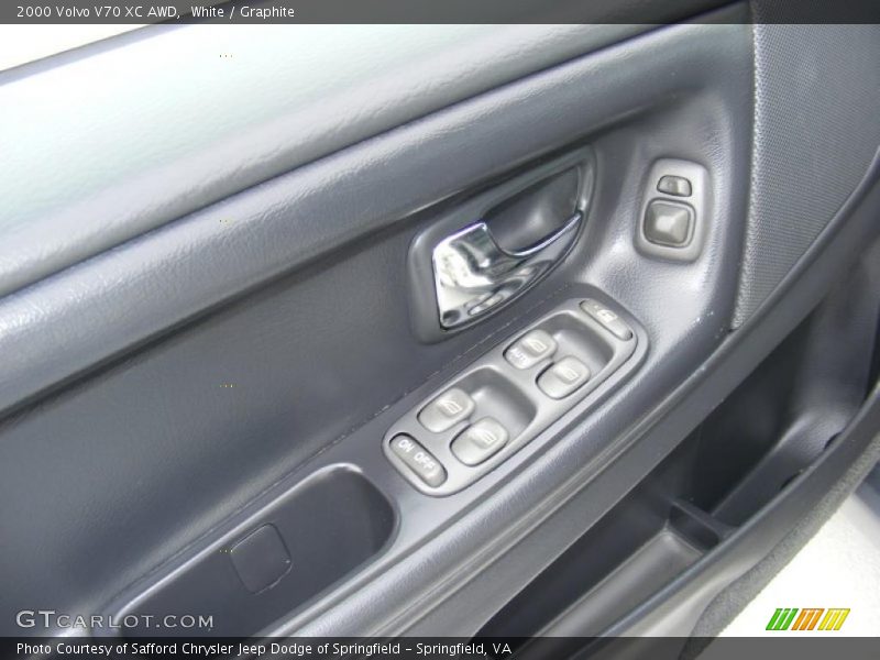 White / Graphite 2000 Volvo V70 XC AWD