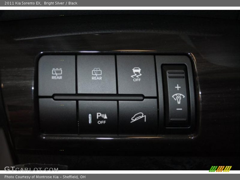 Bright Silver / Black 2011 Kia Sorento EX