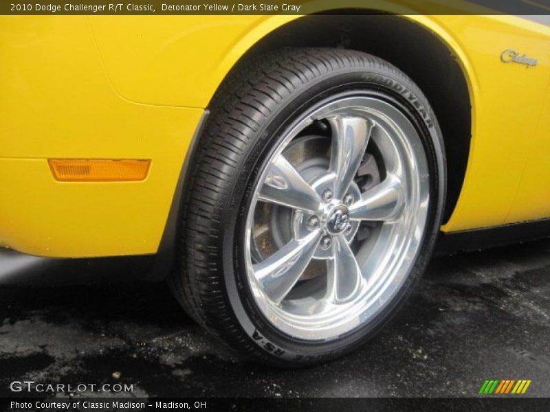 Detonator Yellow / Dark Slate Gray 2010 Dodge Challenger R/T Classic