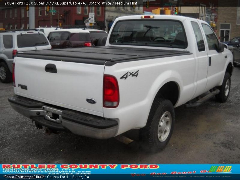 Oxford White / Medium Flint 2004 Ford F250 Super Duty XL SuperCab 4x4