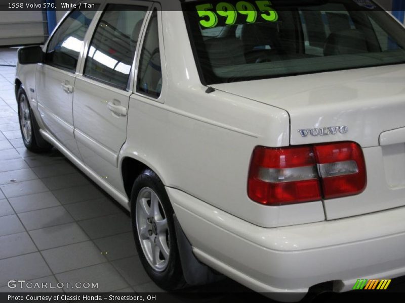 White / Tan 1998 Volvo S70