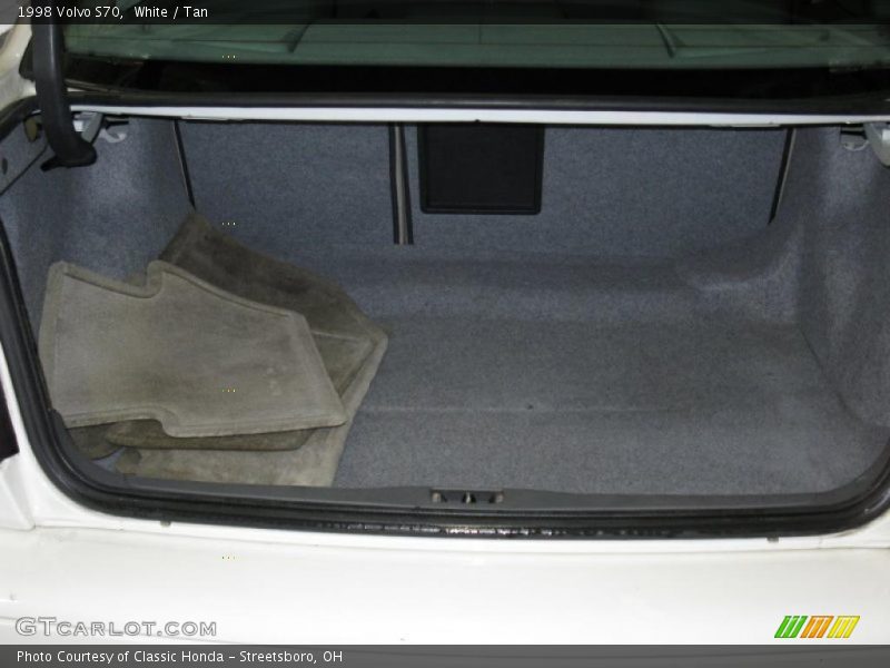 White / Tan 1998 Volvo S70