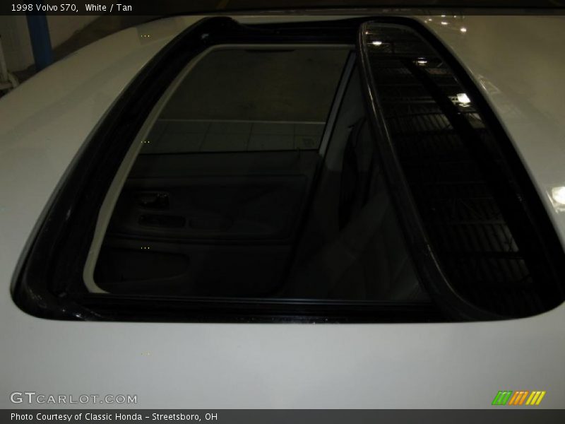 White / Tan 1998 Volvo S70