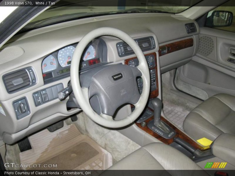 White / Tan 1998 Volvo S70