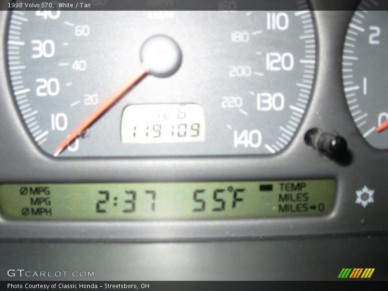 White / Tan 1998 Volvo S70