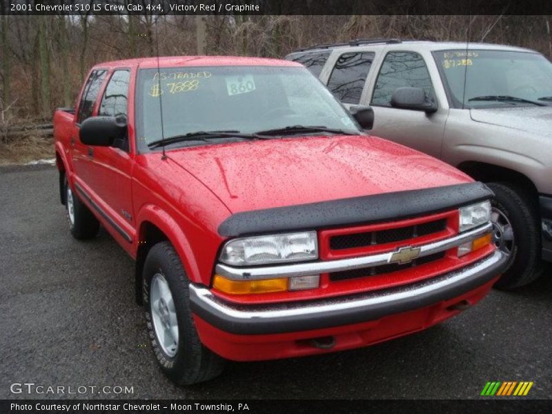 Victory Red / Graphite 2001 Chevrolet S10 LS Crew Cab 4x4