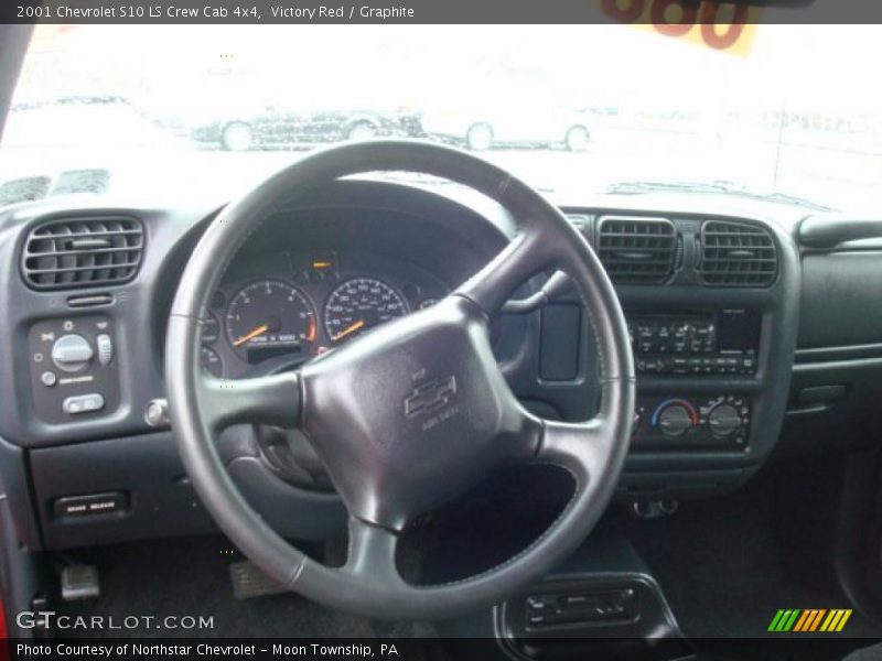 Victory Red / Graphite 2001 Chevrolet S10 LS Crew Cab 4x4