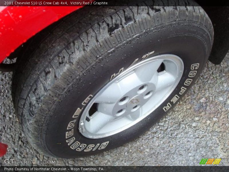 Victory Red / Graphite 2001 Chevrolet S10 LS Crew Cab 4x4