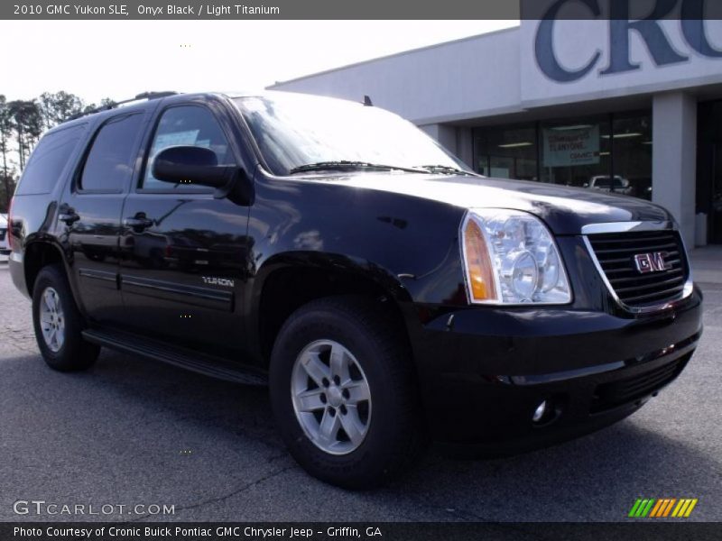 Onyx Black / Light Titanium 2010 GMC Yukon SLE