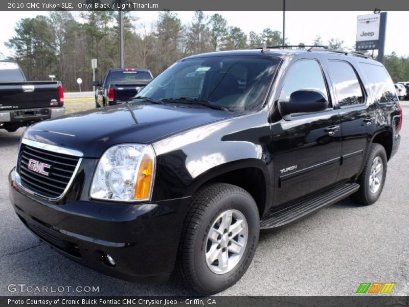 Onyx Black / Light Titanium 2010 GMC Yukon SLE
