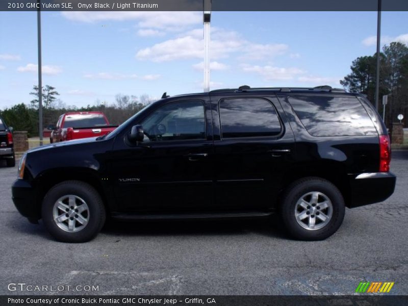 Onyx Black / Light Titanium 2010 GMC Yukon SLE