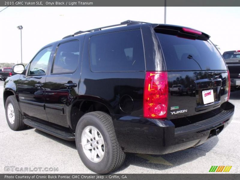 Onyx Black / Light Titanium 2010 GMC Yukon SLE