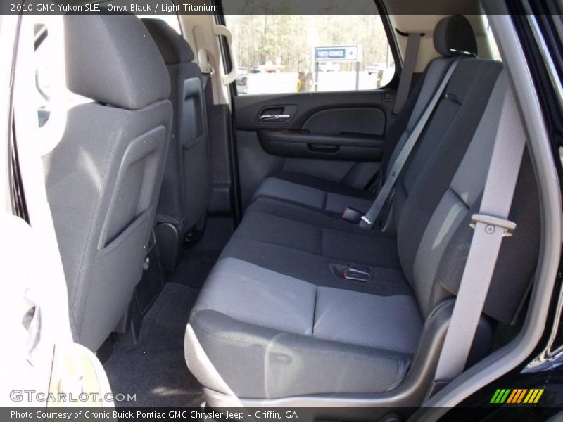 Onyx Black / Light Titanium 2010 GMC Yukon SLE