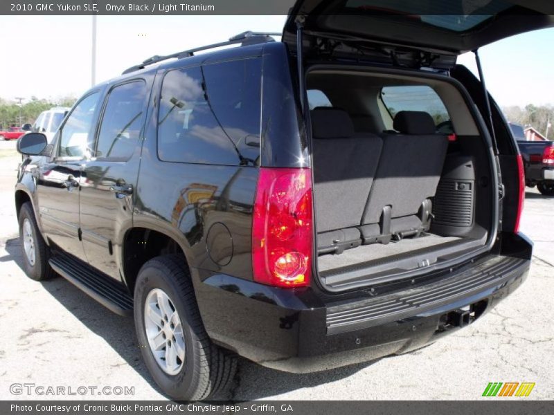 Onyx Black / Light Titanium 2010 GMC Yukon SLE