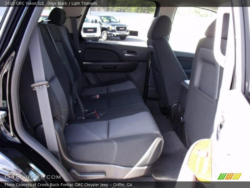 Onyx Black / Light Titanium 2010 GMC Yukon SLE