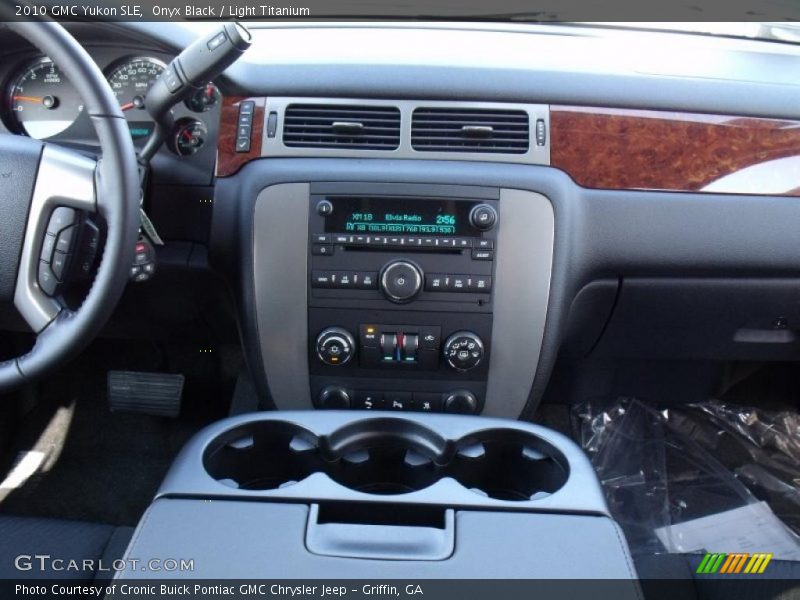 Onyx Black / Light Titanium 2010 GMC Yukon SLE