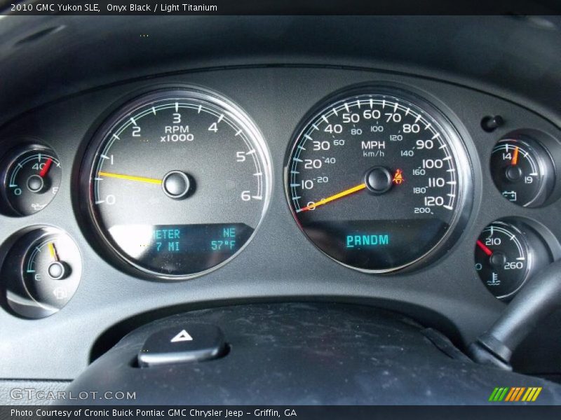Onyx Black / Light Titanium 2010 GMC Yukon SLE