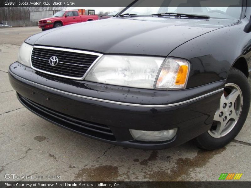 Black / Gray 1998 Toyota Avalon XLS