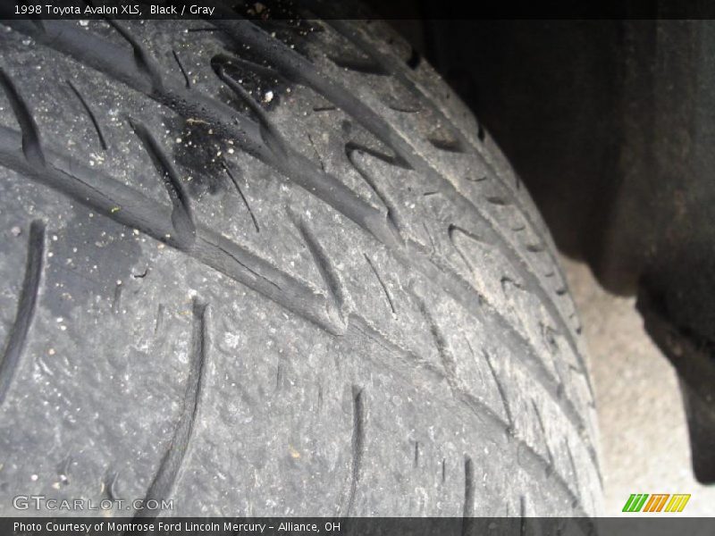 Black / Gray 1998 Toyota Avalon XLS
