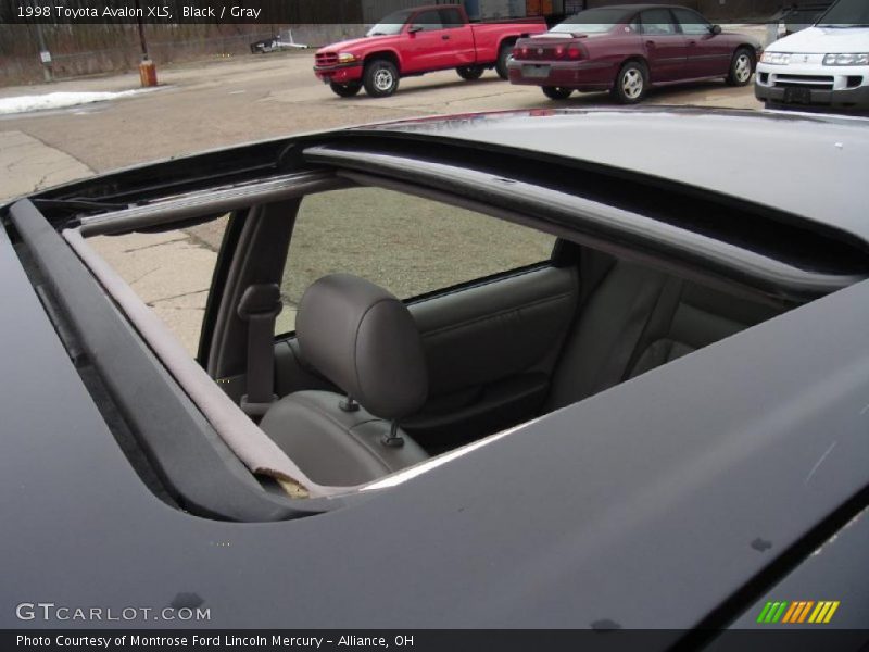 Black / Gray 1998 Toyota Avalon XLS