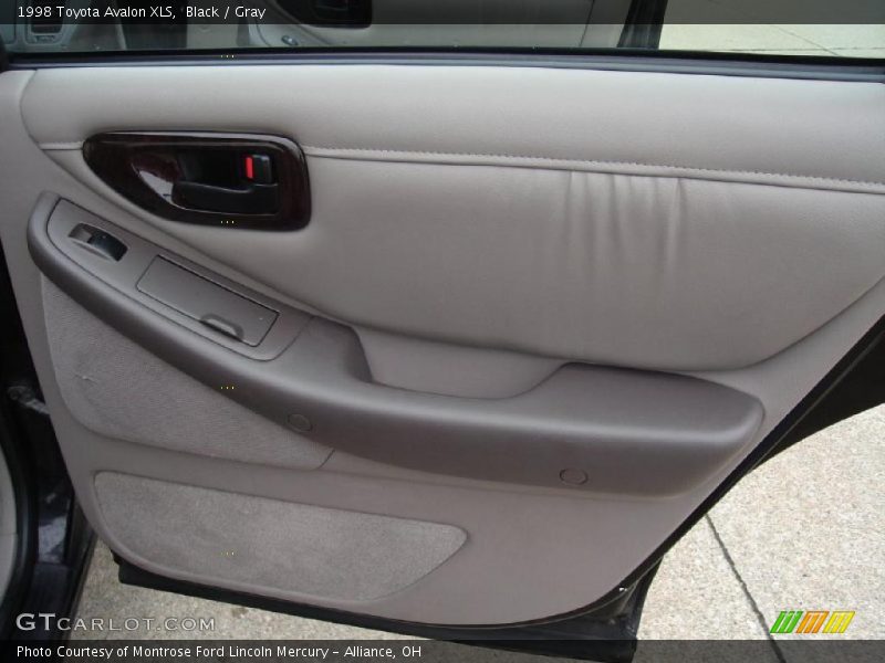 Black / Gray 1998 Toyota Avalon XLS