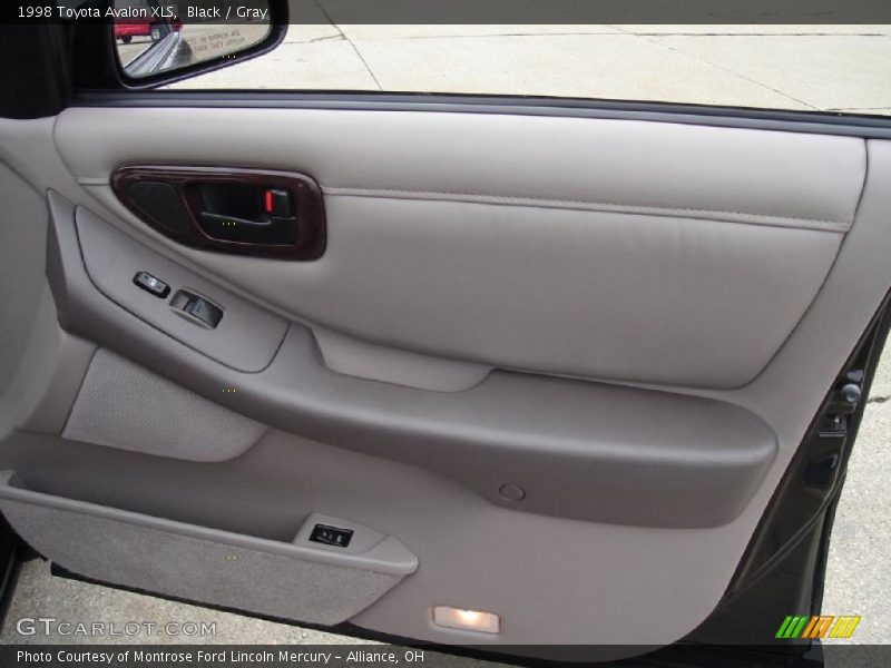 Black / Gray 1998 Toyota Avalon XLS