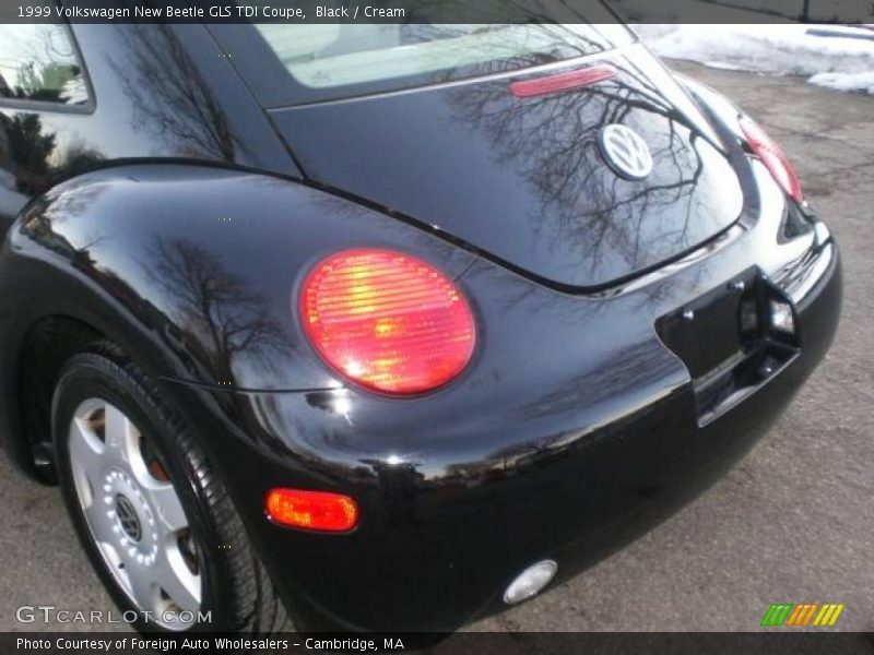 Black / Cream 1999 Volkswagen New Beetle GLS TDI Coupe