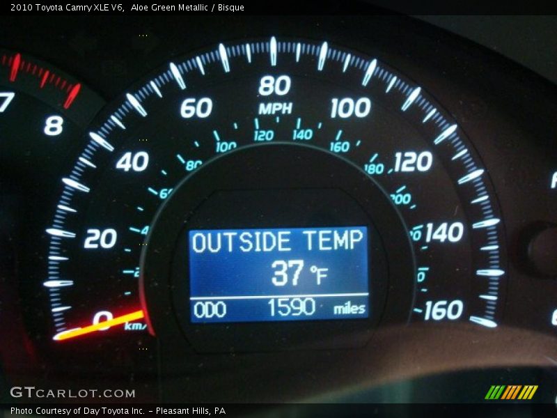 Aloe Green Metallic / Bisque 2010 Toyota Camry XLE V6