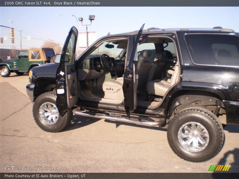 Onyx Black / Neutral/Shale 2006 GMC Yukon SLT 4x4