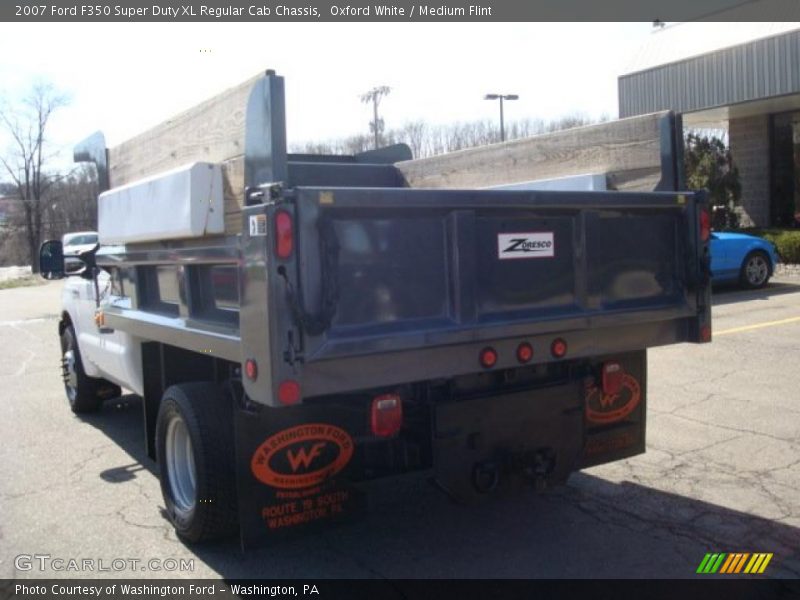 Oxford White / Medium Flint 2007 Ford F350 Super Duty XL Regular Cab Chassis