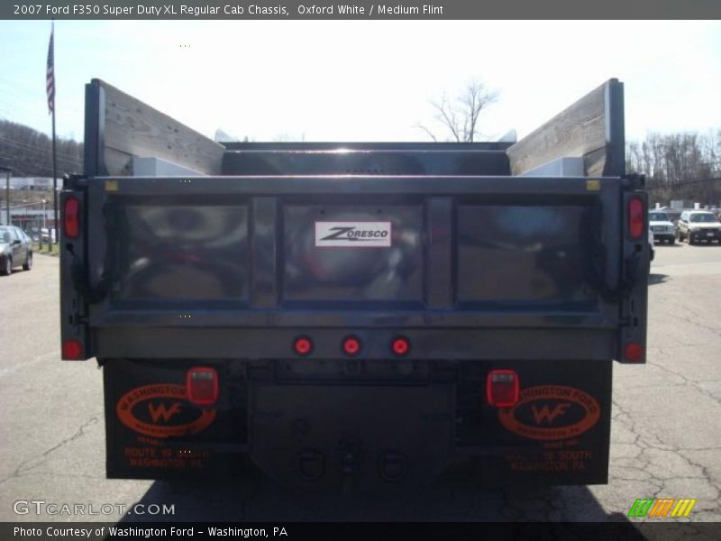 Oxford White / Medium Flint 2007 Ford F350 Super Duty XL Regular Cab Chassis