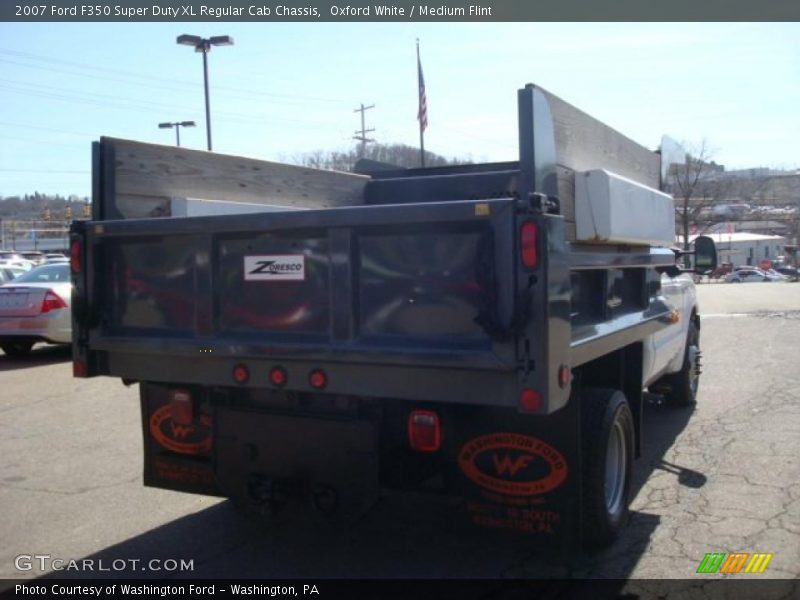 Oxford White / Medium Flint 2007 Ford F350 Super Duty XL Regular Cab Chassis