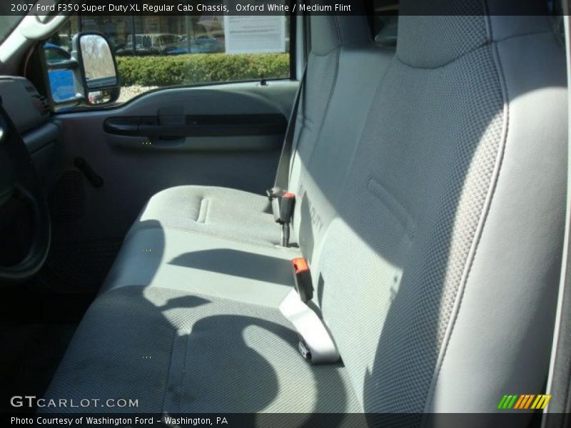 Oxford White / Medium Flint 2007 Ford F350 Super Duty XL Regular Cab Chassis