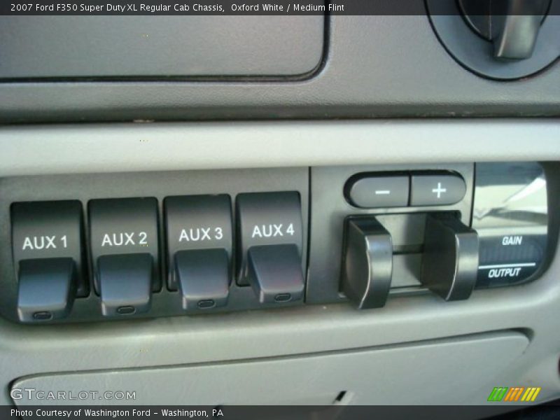 Oxford White / Medium Flint 2007 Ford F350 Super Duty XL Regular Cab Chassis