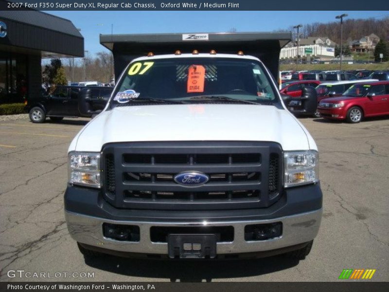 Oxford White / Medium Flint 2007 Ford F350 Super Duty XL Regular Cab Chassis