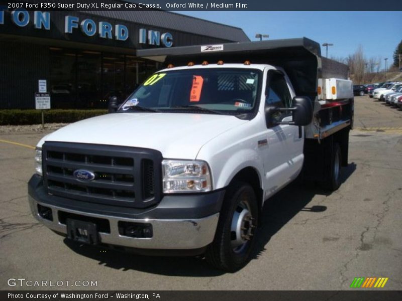Oxford White / Medium Flint 2007 Ford F350 Super Duty XL Regular Cab Chassis