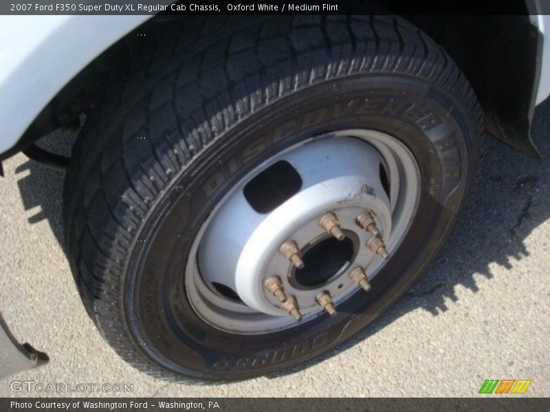 Oxford White / Medium Flint 2007 Ford F350 Super Duty XL Regular Cab Chassis